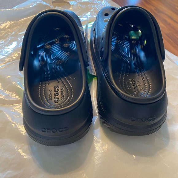 NWT- unisex Crocs🐊 - Picture 5 of 6